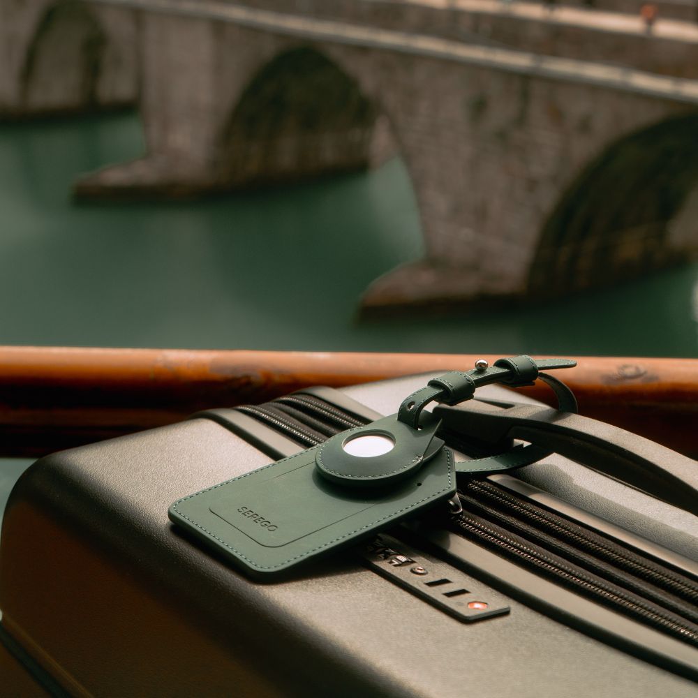 Luggage Tags 101: What Information Should You Include?